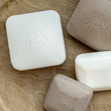 photo of pekee and juju bars of both the full size bar and the baby bar duo sizes